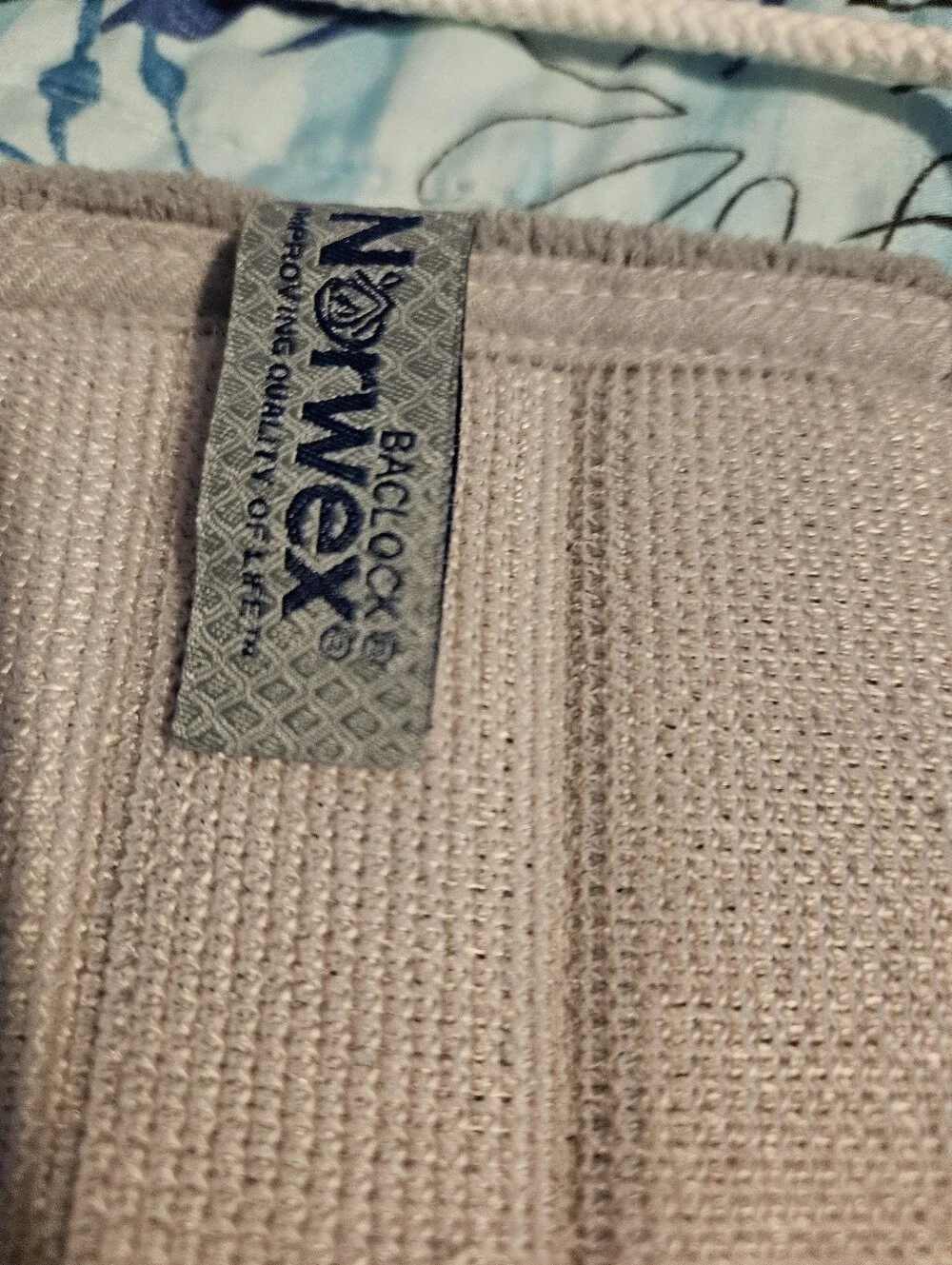 New Norwex Back Scrubber Graphite BacLock Microfiber Exfoliating Shower Bath